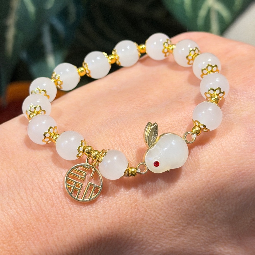 14k gold red eye Jade Benny good fortune tag white jade beads stretchy bracelet